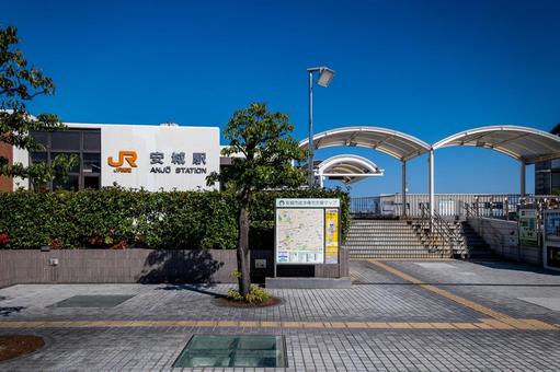 安城駅周辺の交通利便性を示す風景
