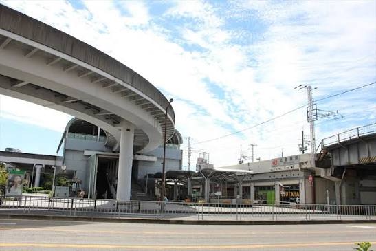 名古屋市北区周辺の高架と駅前風景